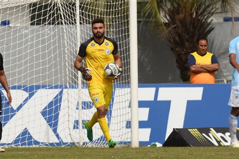 Sem sofrer gols há três jogos Londrina exalta marca de defesa menos