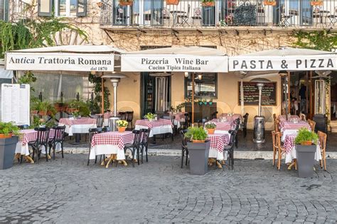 Italienisches Restaurant Und Pizzeria Im Herzen Der Piazza Navona In