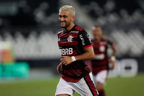 Arrascaeta é pré convocado pelo Uruguai e pode desfalcar o Flamengo na