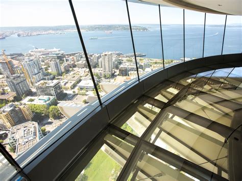 Seattle Space Needle Wows Visitors With New Rotating Glass Floor