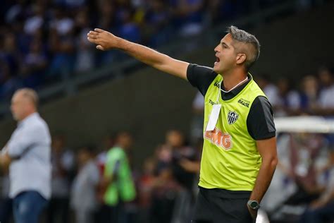 Rodrigo Santana Melhora Defesa E Tem Semana Para Ajustar Ataque E Bola