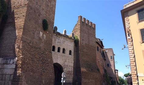 Las Murallas De Roma Rodeando Roma Desde R Mulo