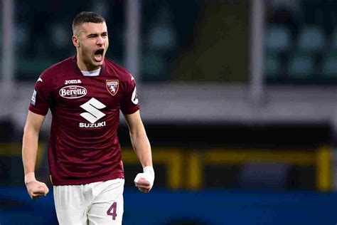 Mercato Torino Iniziata La Rivoluzione In Difesa Individuato Il