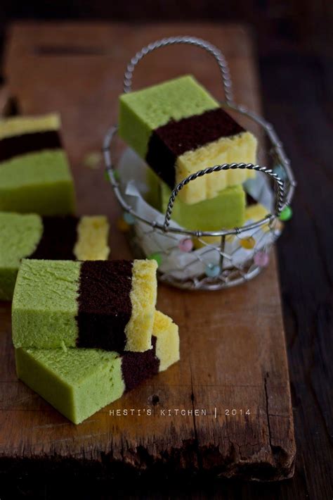 HESTI S KITCHEN Yummy For Your Tummy Bolu Kukus Trio Pandan Cokelat