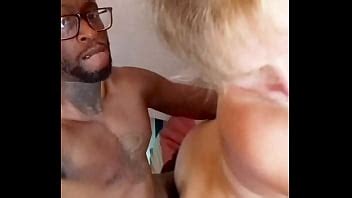 DrBlackjohnsonXXX martèle une salope aux gros seins dans un parc à roulottes XVIDEOS