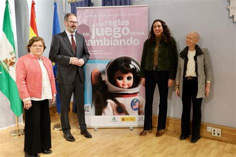 Loles López anima a romper con los clichés y regalar juguetes no