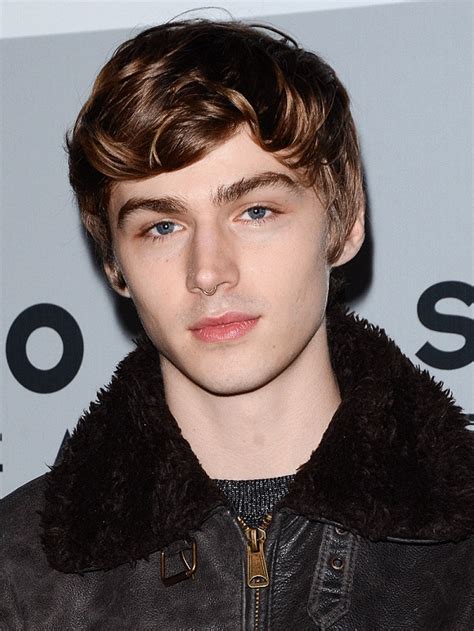 Miles Heizer Doblaje Wiki Fandom