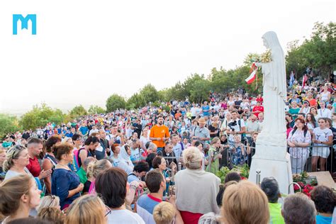 Molitva Krunice Na 32 Mladifestu Medjugorje Virgen De Medjugorje