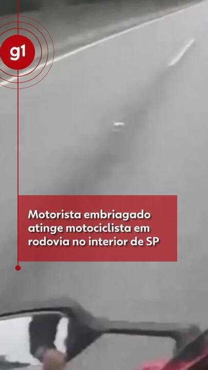 Vídeo Motorista embriagado atinge motociclista e capota o carro em