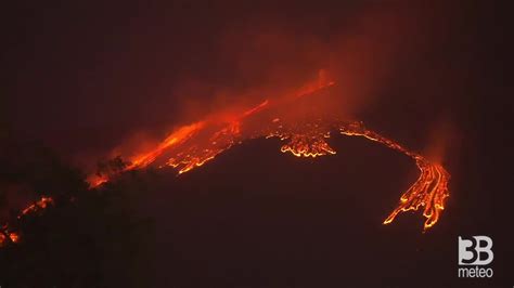 Cronaca Video Etna Continua L Eruzione H22 30 Apertura Nuova Bocca