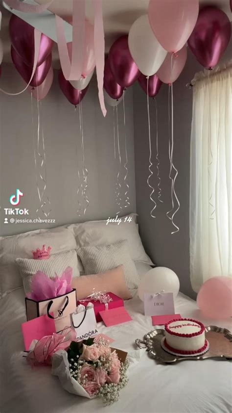 pink birthday 🫶🏼🎂 | Birthday decorations, Birthday room decorations ...