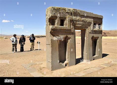 Tiwanaku Sun Gate Hi Res Stock Photography And Images Alamy