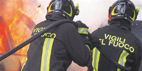 Incendio Durante Un Esimo Compleanno Nel Vercellese In Evacuati