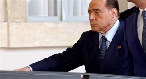 Chi Barbara Guerra La Storia E L Assegno Da Silvio Berlusconi