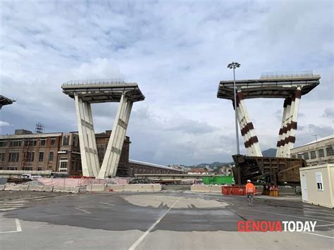 Morandi In Cantiere Si Lavora A Smontaggio E Ricostruzione Foto