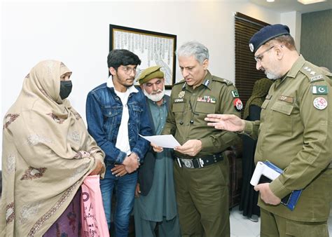 Central Police Office IG Punjab Dr Usman Anwar Met With Police