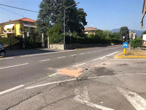 Scontro Tra Moto E Auto A Capriolo Grave Un Enne Giornale Di Brescia