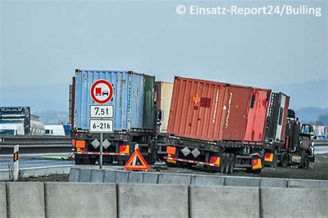 Zwei Lkw Der Us Armee Crashen Mit Explosiver Fracht