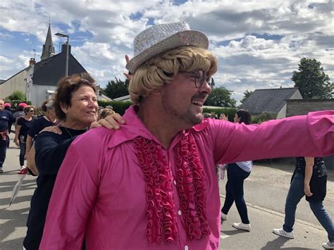 VidÉo 1 670 Personnes Réunies Pour La Plus Grande Queue Leu Leu Du