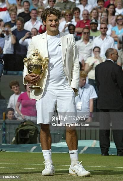 578 Roger Federer Wimbledon 2006 Stock Photos, High-Res Pictures, and ...