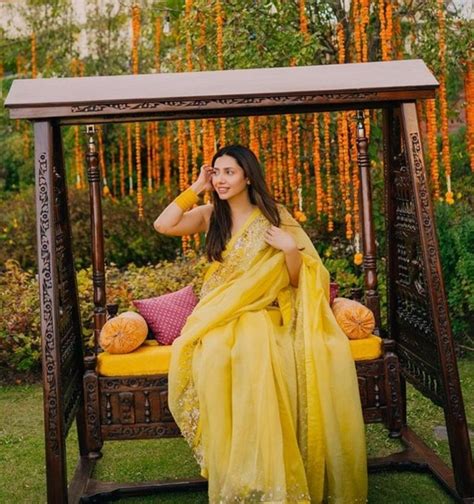 Mahira Khan Looks Mesmerizing In Her Mehendi Pictures