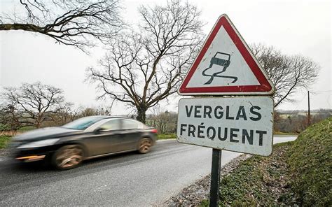 Le verglas provoque deux accidents de la route dans la région de