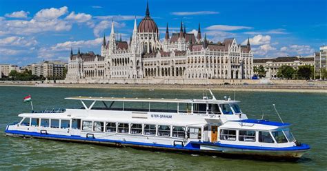 Budapest Crucero Por El Danubio Con M Sica En Vivo Getyourguide