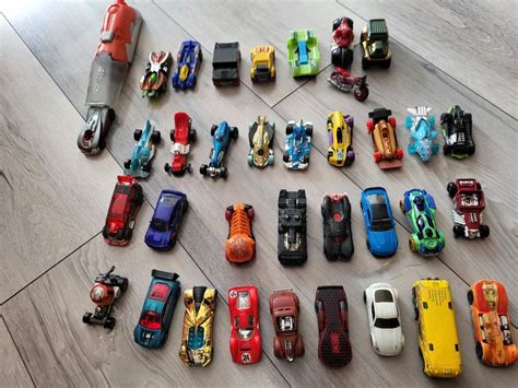 Lot Hot Wheels autića