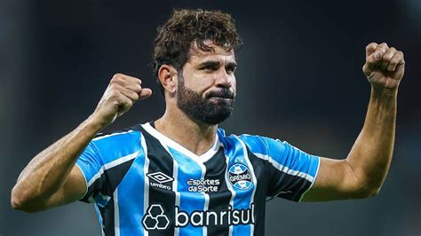 Diego Costa se emociona ao falar sobre permanência no Grêmio não