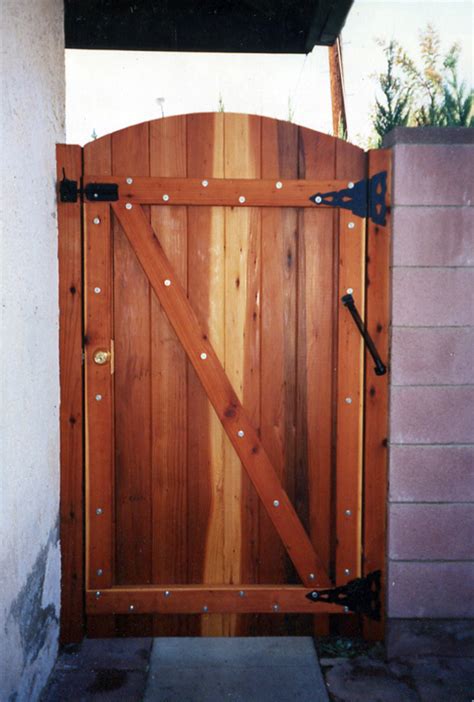 Jay S Redwood Fences Custom Wood Fences Gates Redwood Enclosures Los Angeles San