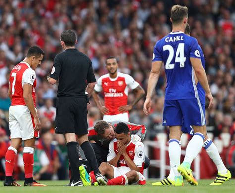 Francis Coquelin Taken Off With Injury Against Chelsea Daily Star