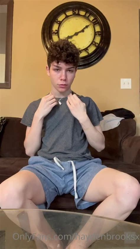 Twink With Big Dick Cums All Over Himself