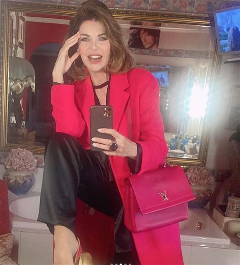 Alba Parietti in bikini a 61 anni senza ritocchi Fiera della mia età