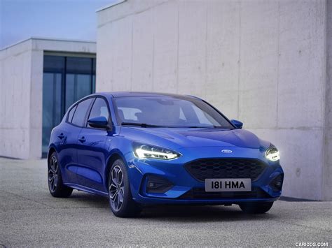 2019 Ford Focus Hatchback ST-Line (Euro-Spec) - Front Three-Quarter ...