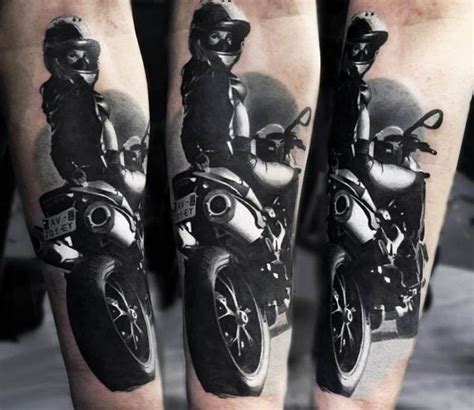 Mädchen auf einem Motorrad Tattoo von Sasha O Kharin Schwarz und Grau