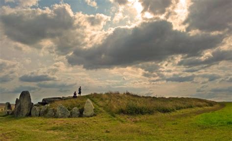 West Kennet Long Barrow - A Bit About Britain