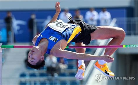 전국체전 못 말리는 우상혁 인기심판들도 줄 서서 사인받는다 코리아이코노믹타임즈