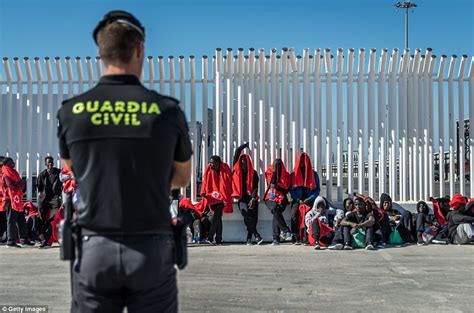 Hundreds Of Migrants Stranded In Spains New Lampedusa Daily Mail