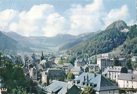 Le Mont Dore Dans Le Fond Le Sancy Carte Postale Ancienne Et Vue D