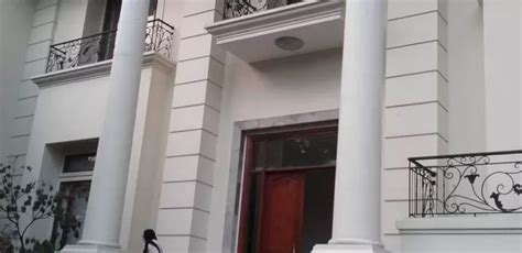 Jual Rumah Dengan Kolam Renang Di Dekat Universitas Pertamina Lamudi