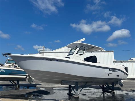 Everglades Cc Center Console For Sale Yachtworld