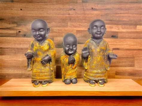 Yellow Base Polyresin Baby Monk Figurines Set For Interior Decor