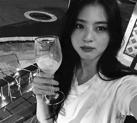 han so hee b&w selca lq icon Korean Actresses, Asian Actors, Korean ...