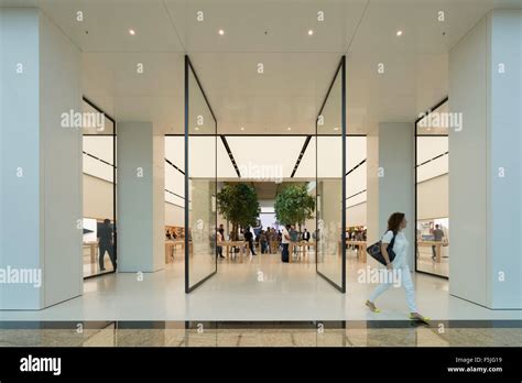 New Apple Store In Mall Of The Emirates Dubai United Arab Emirates