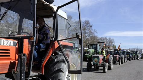 Unió de Pagesos es mobilitza amb tractorades per exigir mesures per a