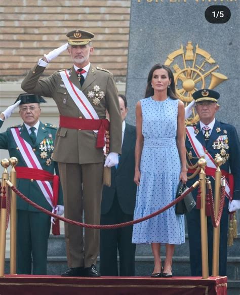 Los Reyes Felipe Y Letizia Estuvieron Presentes En La Jura A La Bandera