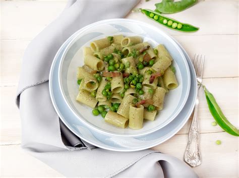 MEZZE MANICHE ALLA GRICIA CON PISELLI Ketty Cucino Oggi