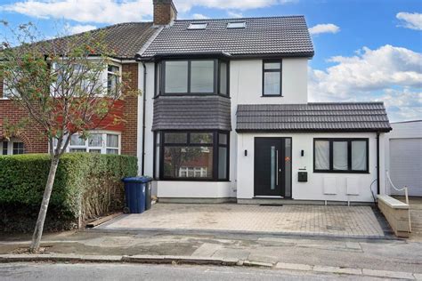 Ashness Gardens Greenford Ub6 6 Bed Detached House £1 200 000