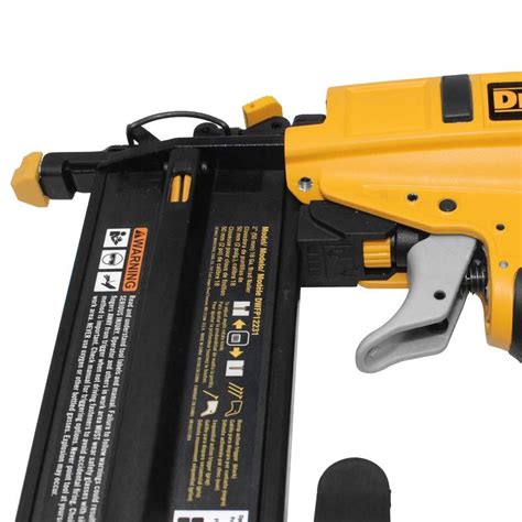 Clavadora Neum Tica A Dwfp Dewalt