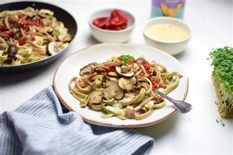 Nudeln Mit Champignons Und Veganer K Sesauce Rezepte Greenist De